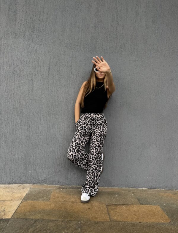 PANTALÓN LEOPARDO GRIS - Image 2