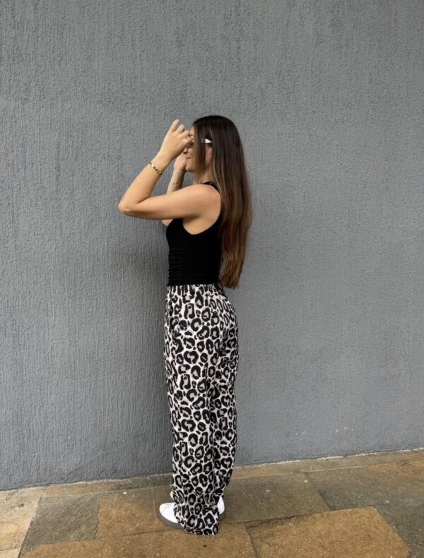 PANTALÓN LEOPARDO GRIS - Image 3